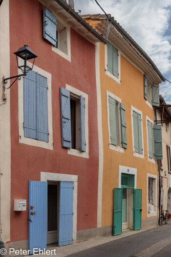 Bunte Häuser  L’Isle-sur-la-Sorgue Département Vaucluse Frankreich by Peter Ehlert in Luberon_Isle-sur-la-Sorgue