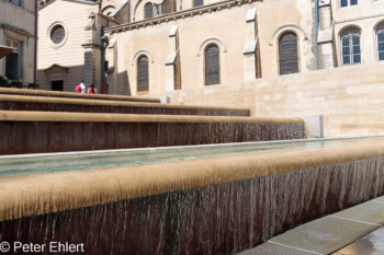 Brunnen  Nîmes Gard Frankreich by Peter Ehlert in Nimes