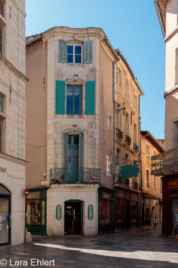 Eckhaus  Nîmes Gard Frankreich by Lara Ehlert in Nimes