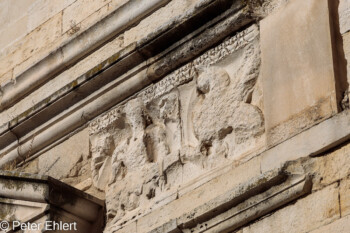 Giebel an der Katehdrale  Nîmes Gard Frankreich by Peter Ehlert in Nimes