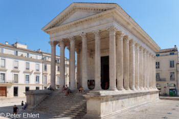 Maison Carrée (ca 50 v. Chr.)  Nîmes Gard Frankreich by Peter Ehlert in Nimes