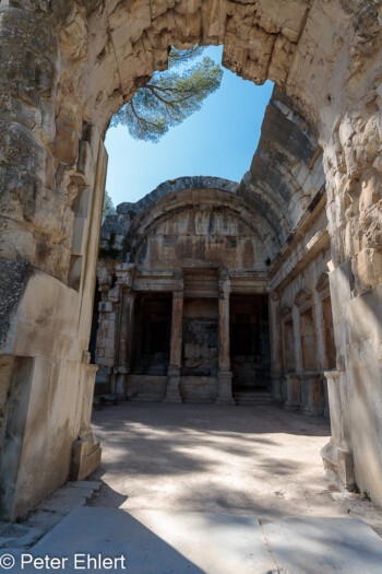 Tempel der Diana (25 v. C.)  Nîmes Gard Frankreich by Peter Ehlert in Nimes