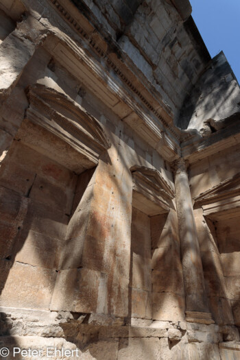 Tempel der Diana (25 v. C.)  Nîmes Gard Frankreich by Peter Ehlert in Nimes