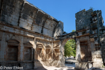 Tempel der Diana (25 v. C.)  Nîmes Gard Frankreich by Peter Ehlert in Nimes