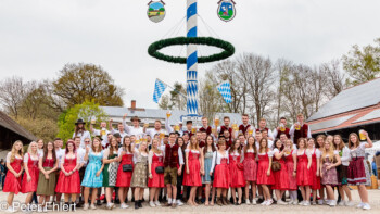 Maibaum Aufstellen 2022  Odelzhausen Bayern Deutschland by Peter Ehlert in SIBA_Maibaum