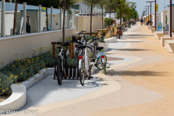Neue wellenförmige Strandpromenade  Bellaria-Igea Marina Provinz Rimini Italien by Peter Ehlert in Wellness in Bellaria