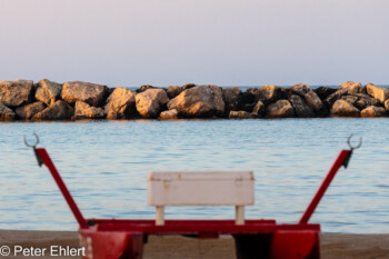 Meer mit Rettungsboot in der Dämmerung  Bellaria-Igea Marina Provinz Rimini Italien by Peter Ehlert in Wellness in Bellaria