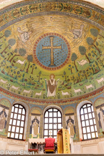 Mosaik über dem Altar  Ravenna Provinz Ravenna Italien by Peter Ehlert in UNESCO Weltkulturerbe in Ravenna