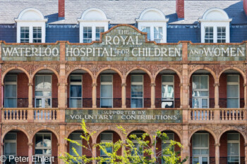 The Royal Hospital for Children and Woman  London England Vereinigtes Königreich by Peter Ehlert in GB-London-waterloo