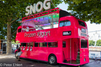 Food-Bus Themseufer  London England Vereinigtes Königreich by Peter Ehlert in GB-London-waterloo