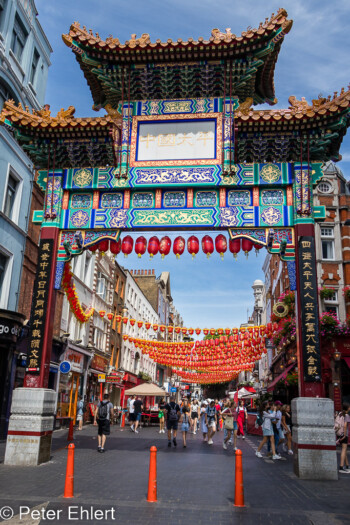 Eingangstor  London England Vereinigtes Königreich by Peter Ehlert in GB-London-china-soho