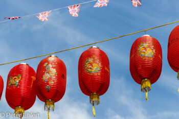 Rote Lampions  London England Vereinigtes Königreich by Peter Ehlert in GB-London-china-soho