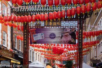 Queen Jubiläun und Lampinons  London England Vereinigtes Königreich by Peter Ehlert in GB-London-china-soho