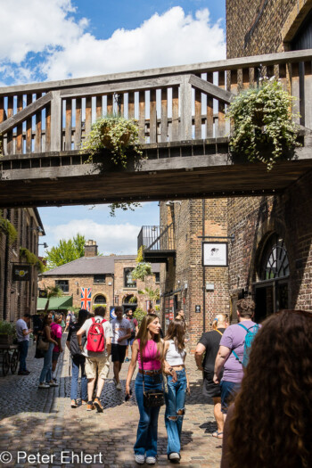 Seitengasse  London England Vereinigtes Königreich by Peter Ehlert in GB-London-camden