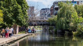 Kanal mit Brücke  London England Vereinigtes Königreich by Peter Ehlert in GB-London-camden