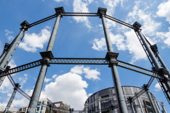 Gasometerrahmen  London England Vereinigtes Königreich by Peter Ehlert in GB-London-gasholder-pancras