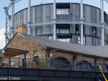 Alter Bahnhof und Gasholder Gebäude  London England Vereinigtes Königreich by Peter Ehlert in GB-London-gasholder-pancras
