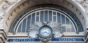 Portal mit Uhr  London England Vereinigtes Königreich by Peter Ehlert in GB-London-lower
