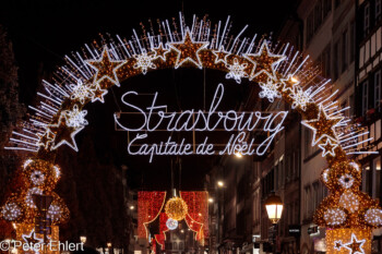 Capitale de Noel -Eingang  Straßburg Département Bas-Rhin Frankreich by Peter Ehlert in Weihnachtsmarkt 2022