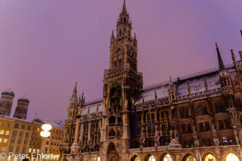 Neues Rathaus in der Dämmerung  München Bayern Deutschland by Peter Ehlert in muc-street