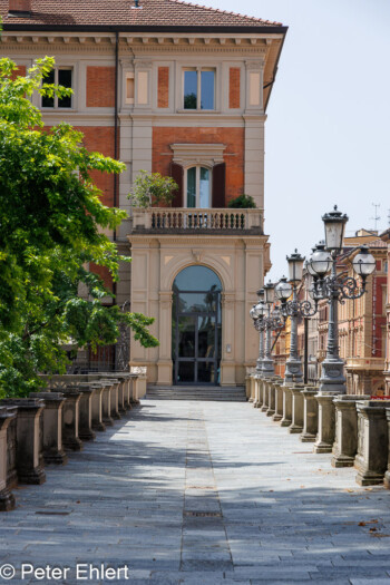 Hoteleingang  Bologna Metropolitanstadt Bologna Italien by Peter Ehlert in