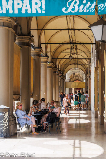 Portici - Arkaden  Bologna Metropolitanstadt Bologna Italien by Peter Ehlert in