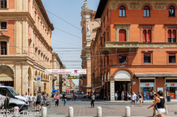 Via Rizzoli  Bologna Metropolitanstadt Bologna Italien by Peter Ehlert in
