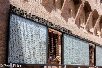 Denkmal für die Gefallenen des Widerstands für Freiheit und Ge  Bologna Metropolitanstadt Bologna Italien by Peter Ehlert in