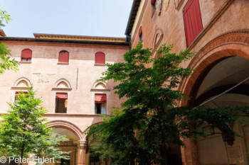 innenhof  Bologna Metropolitanstadt Bologna Italien by Peter Ehlert in