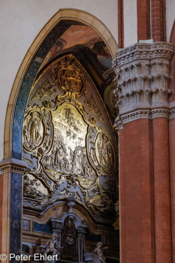 Seitenaltar Relief  Bologna Metropolitanstadt Bologna Italien by Peter Ehlert in