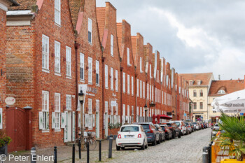 Häuser im Holländerviertel  Potsdam Brandenburg Deutschland by Peter Ehlert in Sause in Berlin 2023