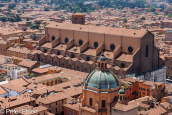 Blick auf Basilika San Petronio  Bologna Metropolitanstadt Bologna Italien by Peter Ehlert in