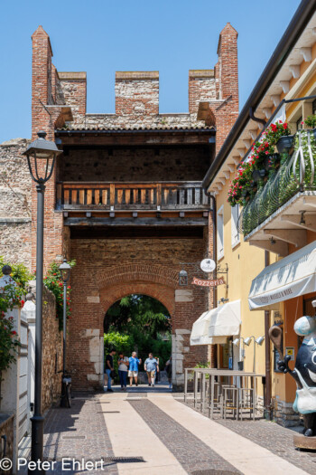 Stadttor  Lazise Provinz Verona Italien by Peter Ehlert in Lazise am Gardasee