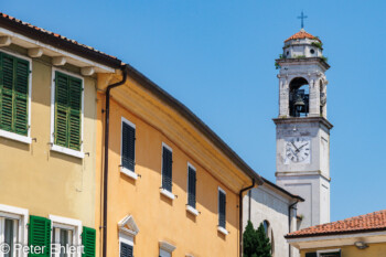 Kirchenturm mit Häusern  Lazise Provinz Verona Italien by Peter Ehlert in Lazise am Gardasee