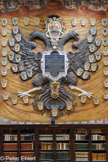 Wappen über Büchern  Bologna Metropolitanstadt Bologna Italien by Peter Ehlert in