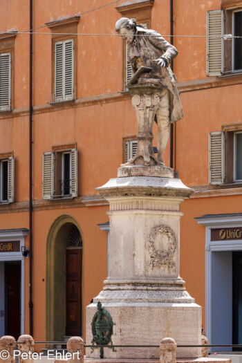Statue von Luigi Galvani  Bologna Metropolitanstadt Bologna Italien by Peter Ehlert in