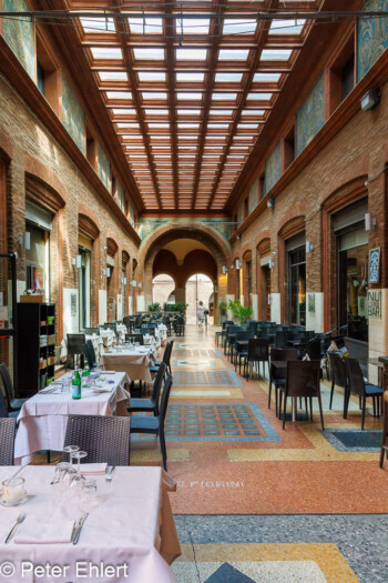 Restaurant innen  Bologna Metropolitanstadt Bologna Italien by Peter Ehlert in