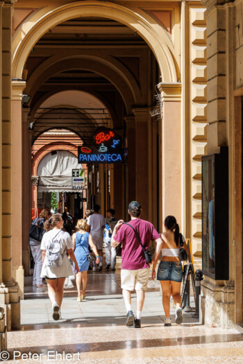 Arcaden  Bologna Metropolitanstadt Bologna Italien by Peter Ehlert in