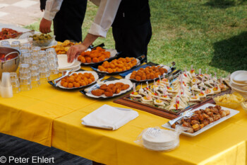 Buffet im Garten  Bellaria-Igea Marina Provinz Rimini Italien by Peter Ehlert in Wellness in Bellaria