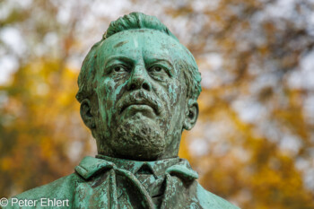 Köpfe  München Bayern Deutschland by Peter Ehlert in Fotowalk_Südfriedhof