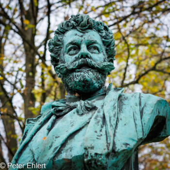 Köpfe  München Bayern Deutschland by Peter Ehlert in Fotowalk_Südfriedhof