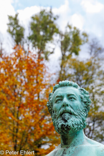 Köpfe  München Bayern Deutschland by Peter Ehlert in Fotowalk_Südfriedhof