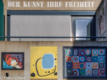 House-Art  München Bayern Deutschland by Peter Ehlert in MUC-OLY-Dorf
