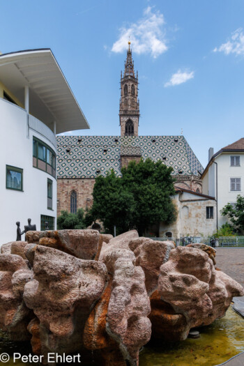 Brunnen auf Domplatz  Bozen Südtirol Italien by Peter Ehlert in Bozen - Bolzano