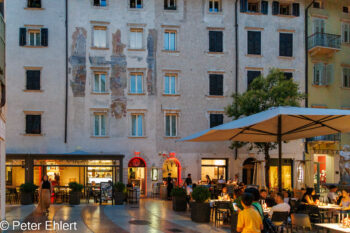 Straßenrestaurants  Trient Trentino Italien by Peter Ehlert in Trient - Trento