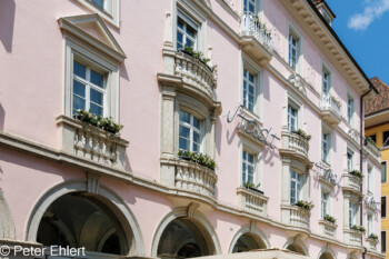 Hausfassade  Bozen Südtirol Italien by Peter Ehlert in Bozen - Bolzano