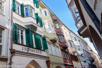 Hausfassade Laubengasse  Bozen Südtirol Italien by Peter Ehlert in Bozen - Bolzano