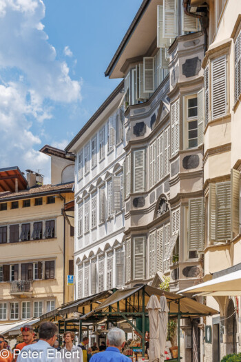 Hausfassade Obstmarkt  Bozen Südtirol Italien by Peter Ehlert in Bozen - Bolzano