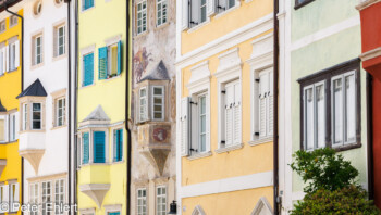 Hausfassade J Streiter Gasse  Bozen Südtirol Italien by Peter Ehlert in Bozen - Bolzano