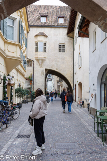Halbtorbogen J Streiter Gasse  Bozen Südtirol Italien by Peter Ehlert in Bozen - Bolzano